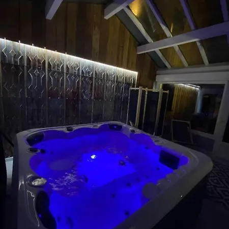 La Reine Pour Deux Personnes Avec Magnifique Vue Et Jacuzzi דירה ג'רארדמר