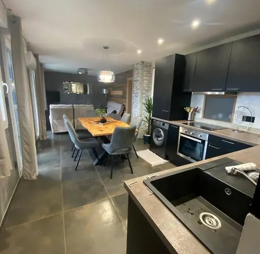 La Reine Pour Deux Personnes Avec Magnifique Vue Et Jacuzzi Appartement *